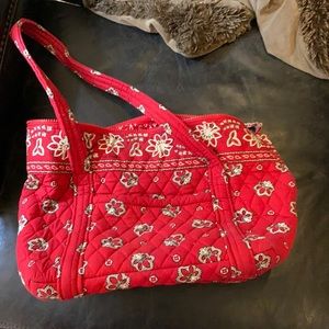 Vera Bradley purse with zip closure
